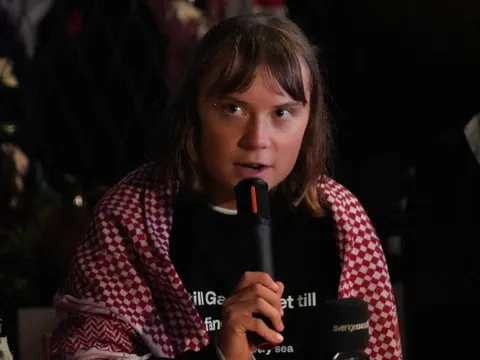 Nhà hoạt động người Thuỵ Điển cáo buộc bị tra tấn tại trại tạm giam của Israel