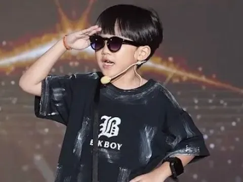 Rapper nhí Xệ Xệ làm vedette, khuấy động sàn diễn thời trang