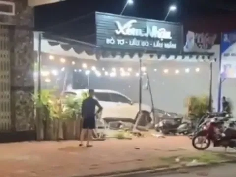 Gia Lai: Điều tra vụ xe ô tô lao vào quán nhậu, một người tử vong
