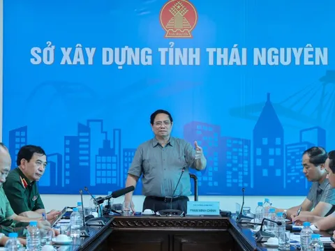 Thủ tướng: Dứt khoát không để người dân vùng lũ thiếu ăn, thiếu mặc