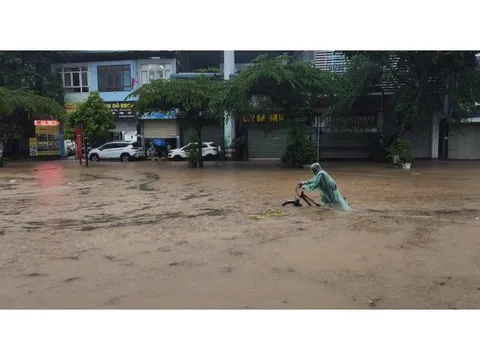 Chủ tịch Hà Nội: Tuyệt đối không để người dân đói, khát