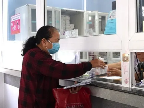 Trường hợp dừng đóng BHYT nhưng vẫn được chi trả 100% chi phí khám chữa bệnh, ai cũng nên biết