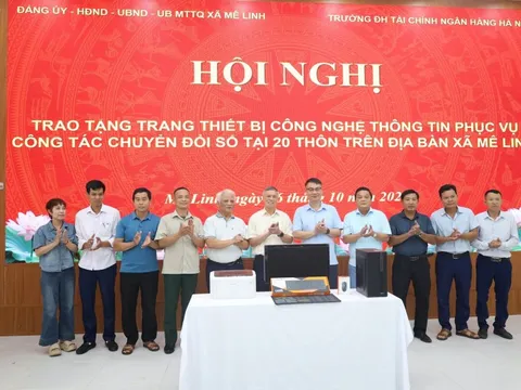 Xã Mê Linh trao tặng máy tính, máy in cho 20 thôn trên địa bàn