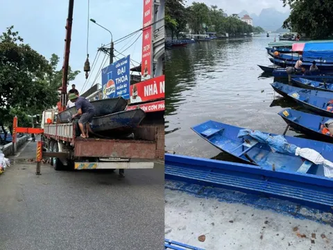 Những con thuyền chở nghĩa tình vượt dòng nước lũ