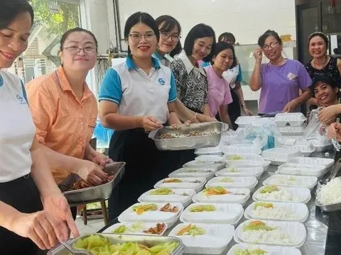 Phụ nữ xã Sóc Sơn chung tay hỗ trợ người dân bị ảnh hưởng sau bão số 10 và 11