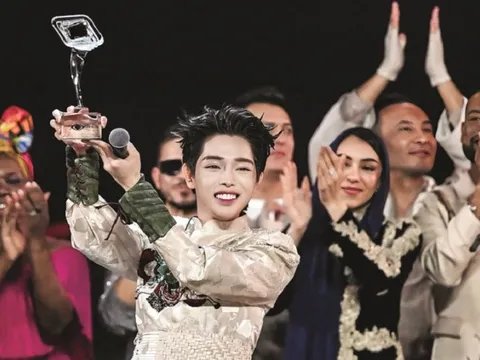 Nghệ sĩ trẻ tỏa sáng toàn cầu nhờ bản sắc Việt