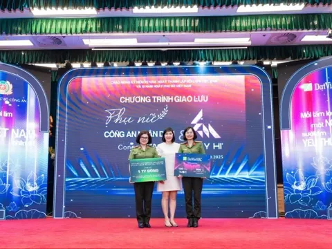 Vũ Trụ “Say Hi” trao tặng 1 tỷ đồng, đồng hành Hội PN Bộ Công An hỗ trợ khắc phục thiệt hại bão lũ