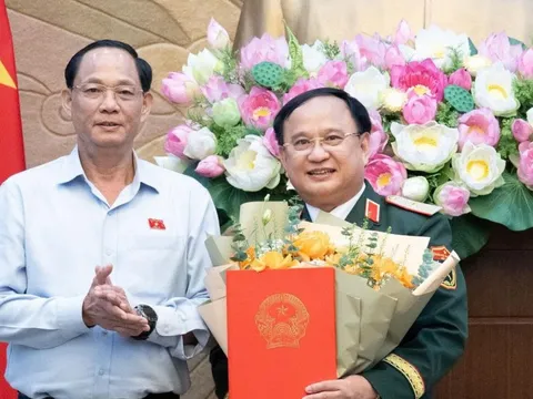 Thiếu tướng Trần Đức Thuận làm Phó Chủ nhiệm Ủy ban Quốc phòng, An ninh và Đối ngoại