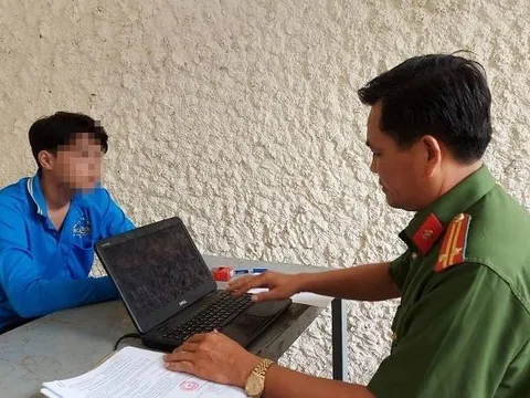 Bắt đối tượng lừa chuyển khoản rồi cướp tiền mặt ở tiệm vàng