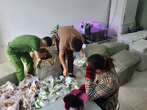 Triệt phá đường dây buôn bán hàng giả quy mô lớn xuyên biên giới