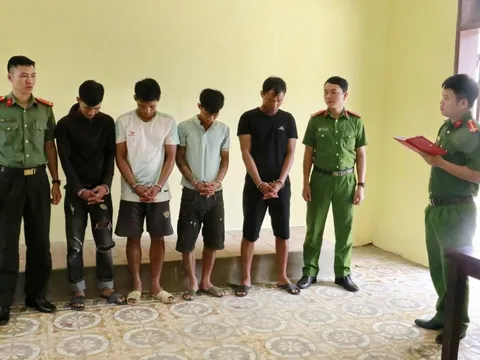 Bắt 4 đối tượng lợi dụng người dân chạy lũ để trộm cắp tài sản