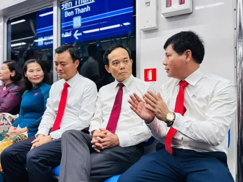 Bí thư Thành ủy Trần Lưu Quang cùng đoàn Đại biểu Đảng bộ tham quan Metro số 1