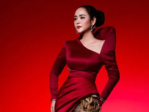 NTK Thanh Hương Bùi bật mí lý do chọn ngày diễn show ở Thượng Hải