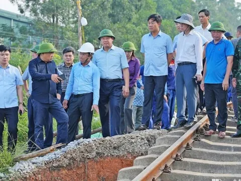Chủ tịch UBND thành phố Hà Nội kiểm tra công tác phòng, chống lũ tại xã Trung Giã và Đa Phúc