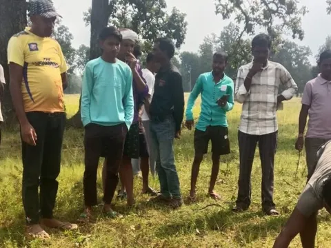 Đánh cá trên sông, người dân bất ngờ chứng kiến cảnh tượng "đáng sợ"