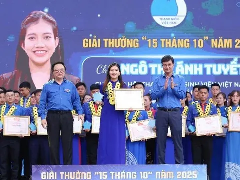 Trao Giải thưởng “15 tháng 10” cho 69 cán bộ tiêu biểu