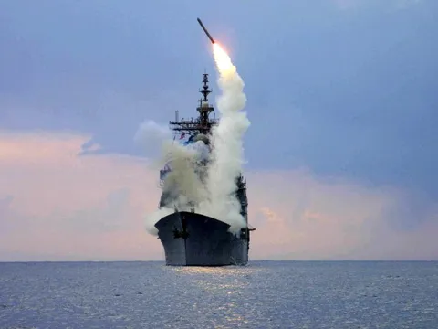 Tổng thống Donald Trump cân nhắc cung cấp tên lửa Tomahawk cho Ukraine