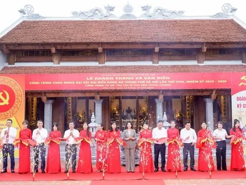 Ứng Hoà: Khánh thành và gắn biển công trình Tu bổ, tôn tạo di tích Đền Trung Thượng