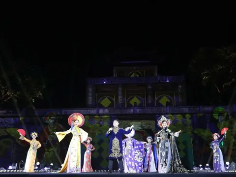 ‘Bước chân di sản’ - Tôn vinh vẻ đẹp trang phục văn hóa Việt Nam và thế giới