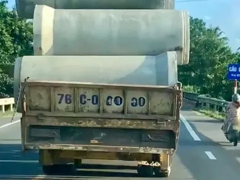 Bị phạt 20 triệu đồng vì chở ống cống bê tông không chằng buộc