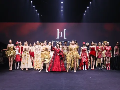 NTK Thanh Hương Bùi gây ấn tượng trên sàn diễn Tuần lễ Thời trang Thượng Hải