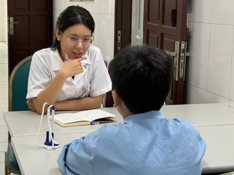 Cảnh báo thanh thiếu niên nhập viện do 'phong trào' giảm cân không kiểm soát