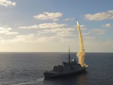 Cú đòn bất ngờ: Aster 30 hạ gục MICA-EM giữa bầu trời