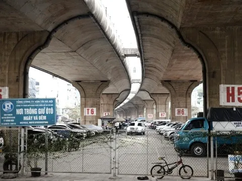 Chấn chỉnh tình trạng trông giữ xe dưới gầm cầu