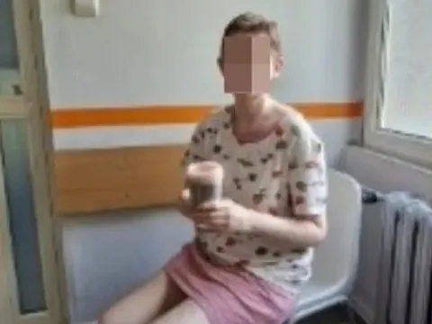 Cô gái bị bố mẹ giam cầm trong nhà suốt 27 năm, hàng xóm không hề biết