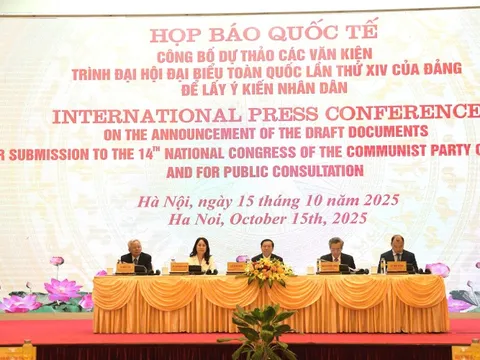 Nhân dân góp ý dự thảo văn kiện trình Đại hội XIV của Đảng trên VNeID