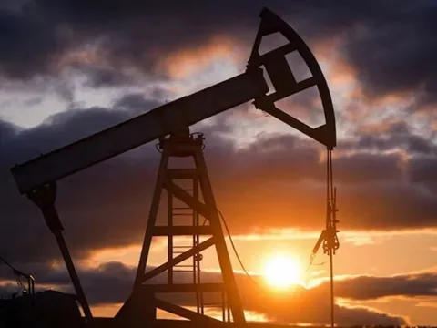 THỊ TRƯỜNG HÀNG HÓA: Lo ngại dư cung đẩy giá dầu thế giới suy yếu