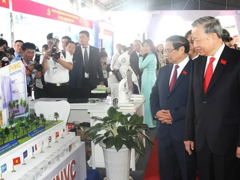 Tổng Bí thư Tô Lâm tham quan Triển lãm Thành tựu Báo chí - Xuất bản