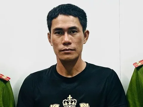 Bắt khẩn cấp gã trai làng kế bên đột nhập phòng cô gái đang ngủ