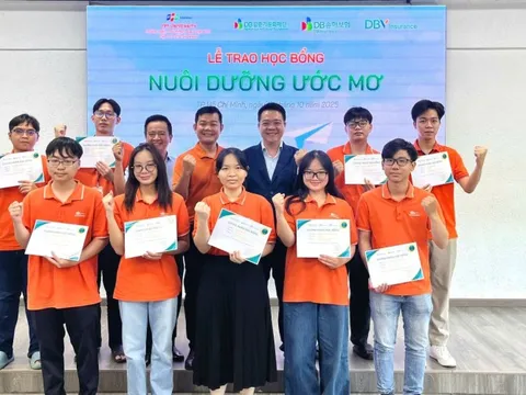 Quỹ Văn hóa DB Kim Jun Ki trao tặng học bổng cho học sinh hoàn cảnh khó khăn Trường Đại học FPT tại Tp.HCM
