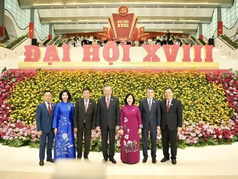 17 đồng chí được bầu vào Ban Thường vụ Thành ủy Hà Nội khóa XVIII