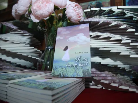 Triệu cái ôm gửi mẹ trong cuốn sách “Để con ôm mẹ nhé!”