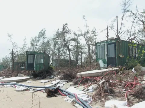“Thiên đường container” độc nhất Hà Tĩnh tan hoang sau đợt sóng dữ