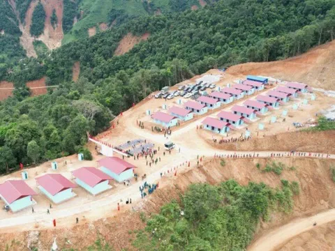 Háng Pu Xi hồi sinh sau lũ dữ - Niềm tin không thể cuốn trôi