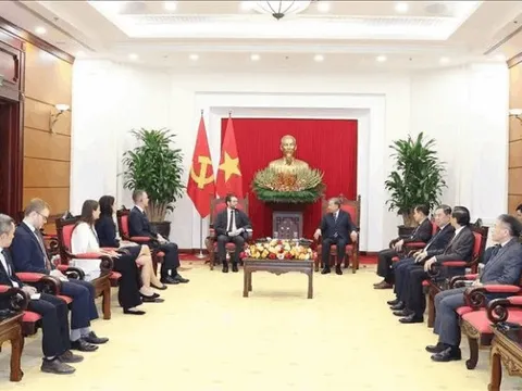 Tổng Bí thư Tô Lâm tiếp Đại sứ Anh tại Việt Nam
