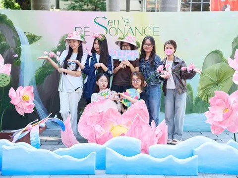 Photo booth “FPS 2025 - Sen’s Resonance”: Nơi lưu dấu những ký ức thanh xuân rực rỡ
