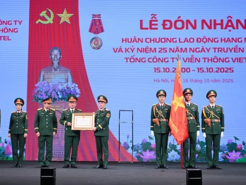Viettel Telecom nhận Huân chương Lao động hạng Nhất