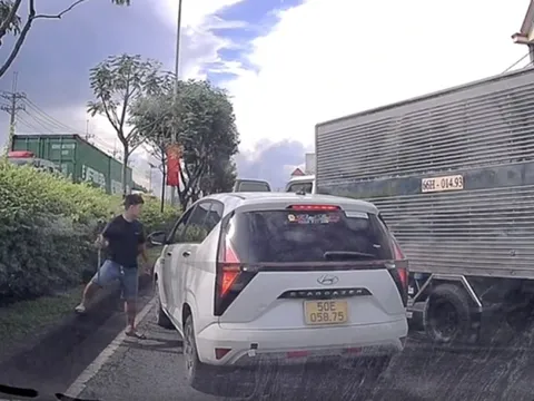 Bản tin 18/10: Xác minh video nam tài xế cầm tuýp sắt chặn đầu ô tô ở Tp.HCM