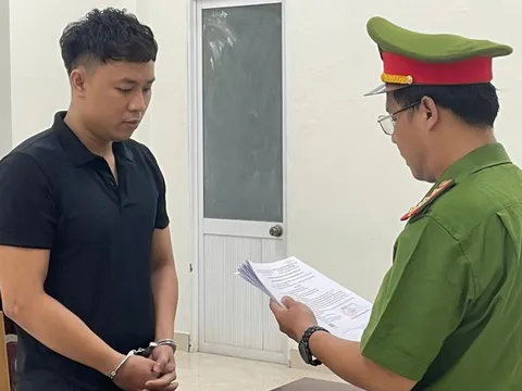 Bắt khẩn cấp đối tượng giả danh công an chặn xe, ép nữ sinh 18 tuổi đi nhậu rồi đưa vào khách sạn