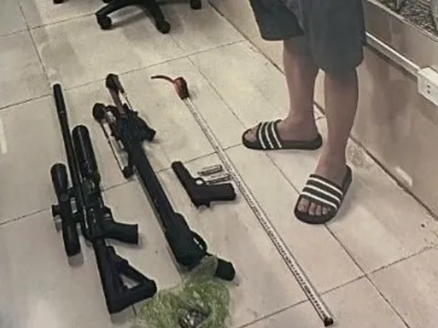 Bị khởi tố vì có sở thích sưu tầm vũ khí quân dụng