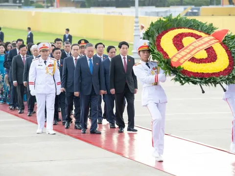 Lãnh đạo Đảng, Nhà nước và các ĐBQH vào Lăng viếng Chủ tịch Hồ Chí Minh