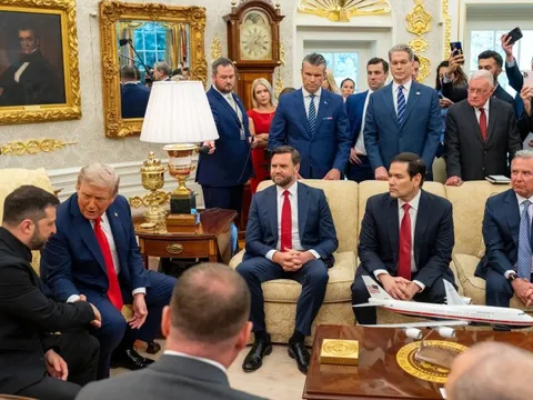 Ông Trump muốn đóng băng chiến sự, ông Vance lấp lửng chuyện bán Tomahawk