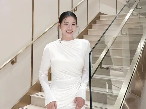 "Tiểu tiên cá" Ánh Viên xinh đẹp, dịu dàng