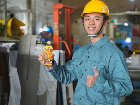 Giữa tiếng máy hàn và khói thép, người trẻ Việt tiếp năng lượng để nuôi dưỡng ước mơ