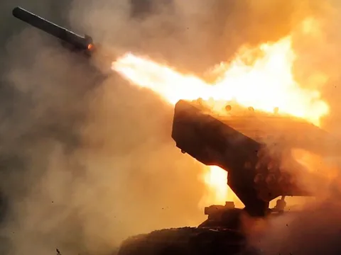 Nga dùng pháo phản lực nhiệt áp TOS thiêu rụi công sự Ukraine ở hướng Kharkov