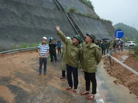 Lãnh đạo TP. Huế kiểm tra, chỉ đạo sơ tán người dân tại vùng nguy cơ sạt lở cao